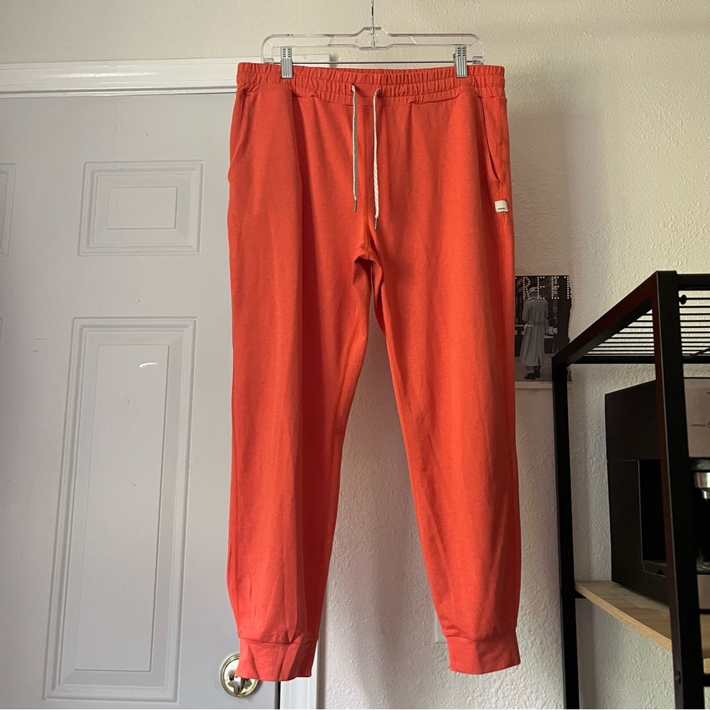 VUORI orange elastic drawstring waist athletic straight leg cropped jogger pants